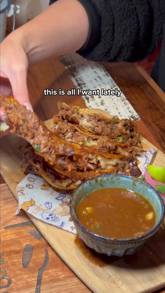 Post 2 by La Cabra on TikTok (video)