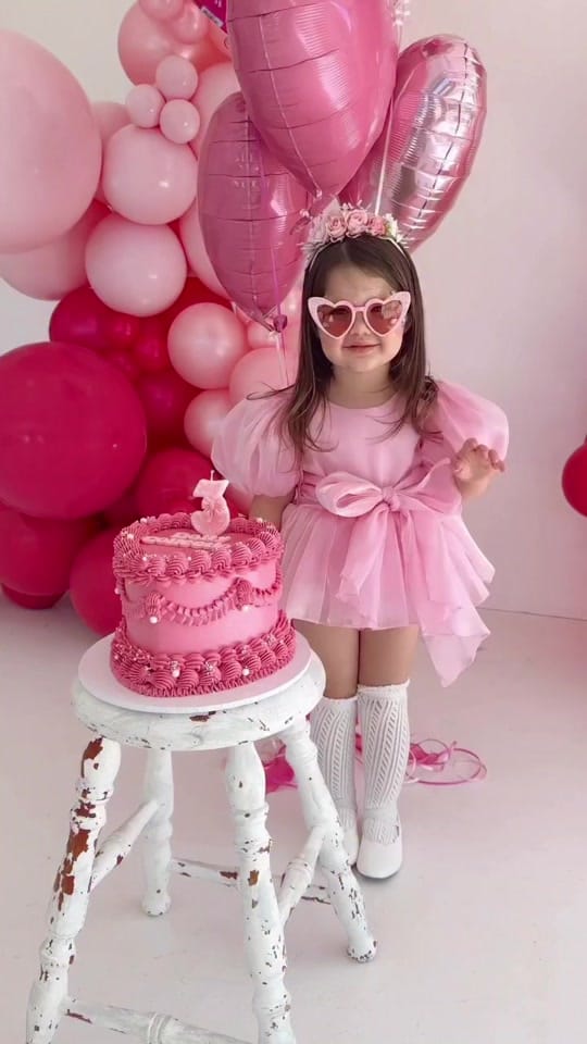 Post 1 by Arabella and Rose on TikTok (video)