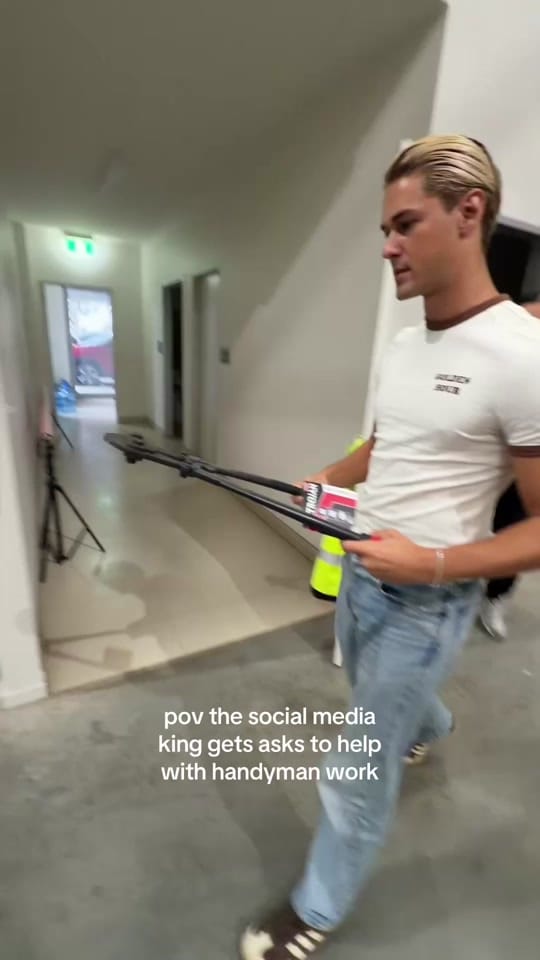 Post 4 by The Fox Tan on TikTok (video)