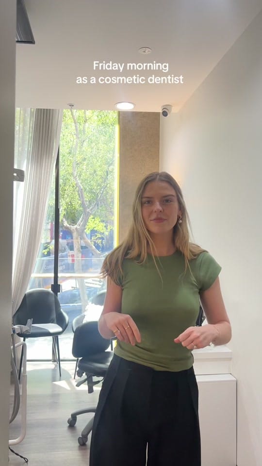 Post 5 by Dr Anna - Cosmetic Dentist on TikTok (video)