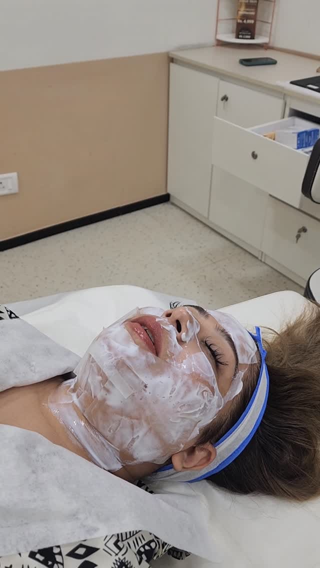 Post 9 by UNCOVER Laser, Skin & Hair Clinics on Instagram (video)
