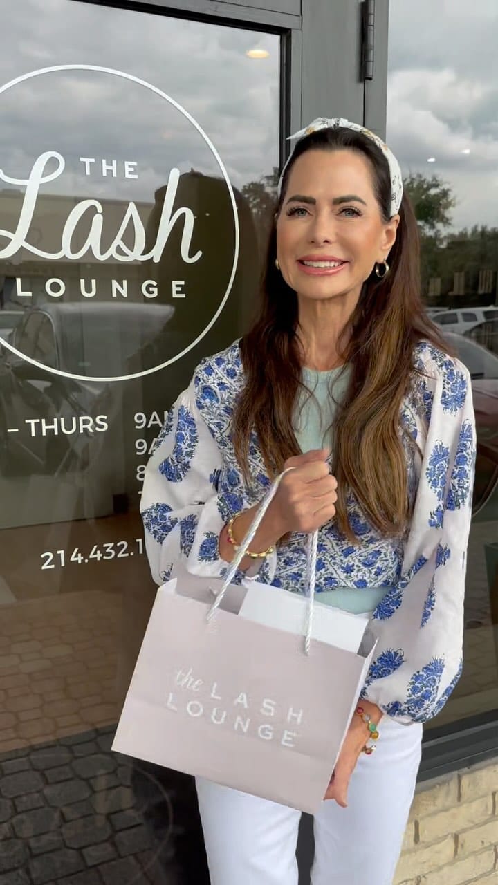 Post 10 by The Lash Lounge on Instagram (video)