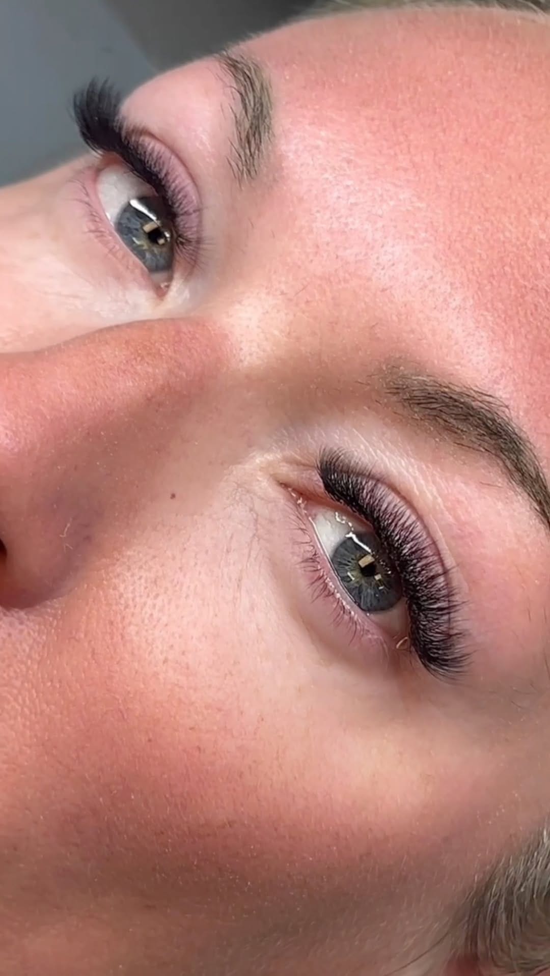 Post 3 by The Lash Lounge on Instagram (video)