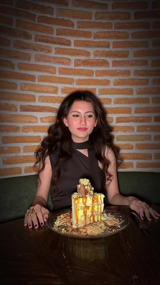 Post 2 by Mariana on TikTok (video)