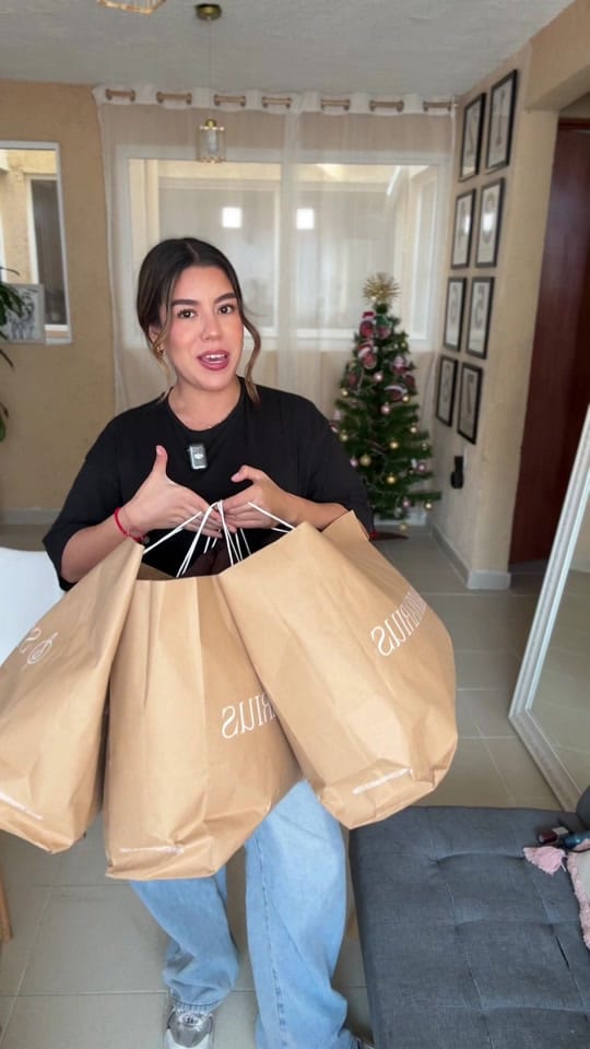 Post 3 by Nahomy Muñoz on TikTok (video)
