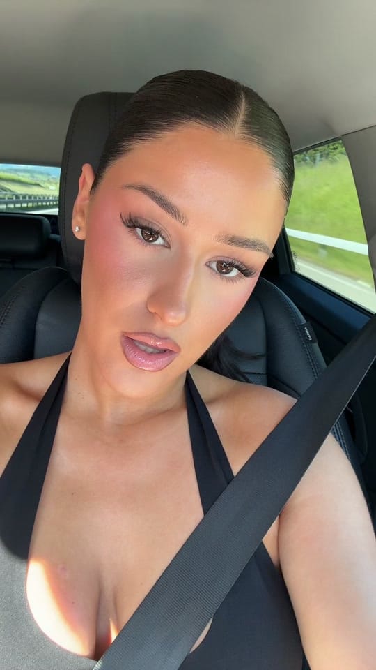 Post 5 by Leonora on TikTok (video)