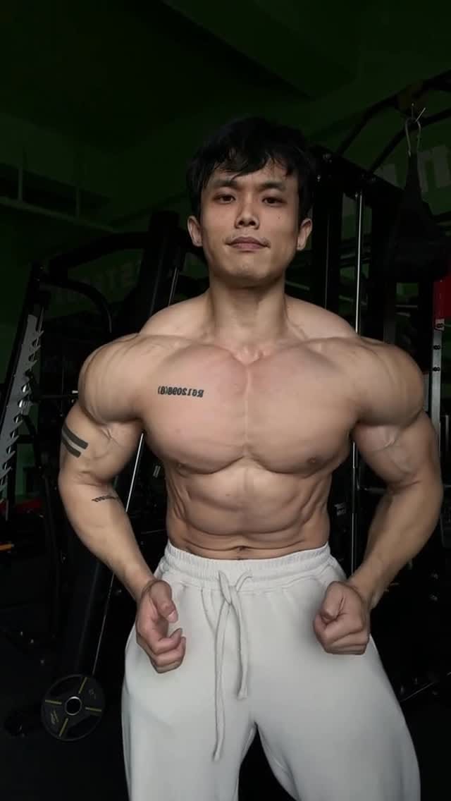Post 4 by Kiki健身 on Instagram (video)