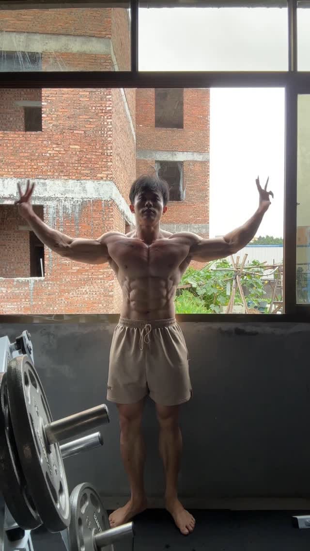 Post 10 by Kiki健身 on Instagram (video)