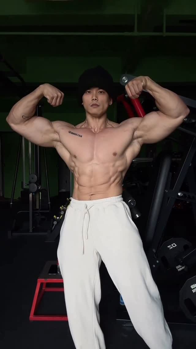 Post 3 by Kiki健身 on Instagram (video)