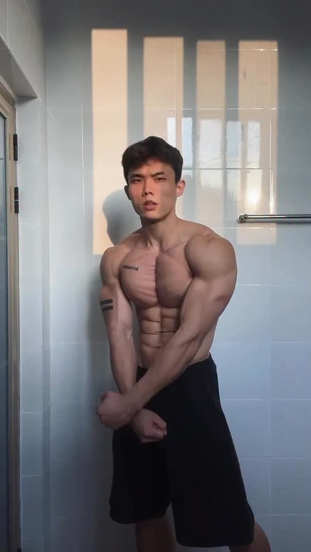 Post 1 by Kiki健身 on Instagram (video)