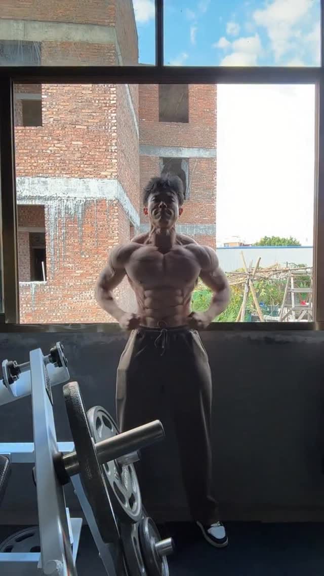 Post 6 by Kiki健身 on Instagram (video)