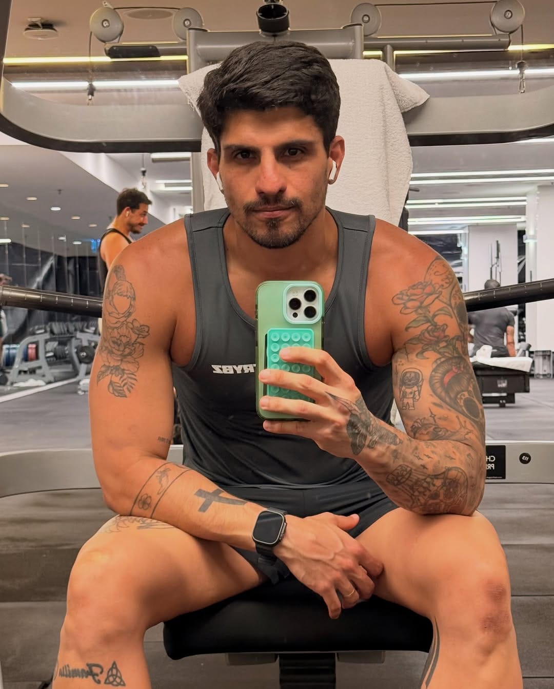 Post 3 by Marcelo Cravo on Instagram (carousel)