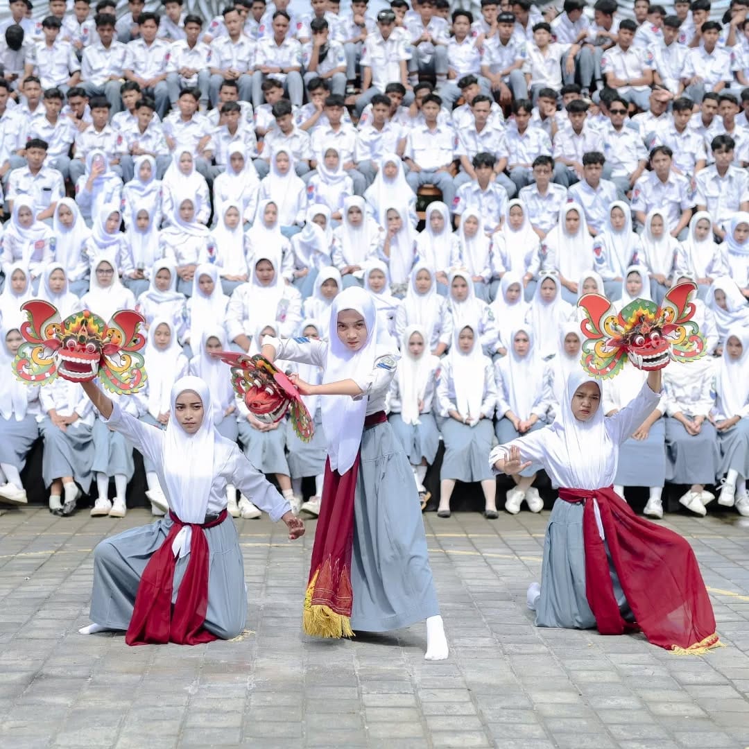Post 8 by Rian Maulana Saenullah on Instagram (carousel)