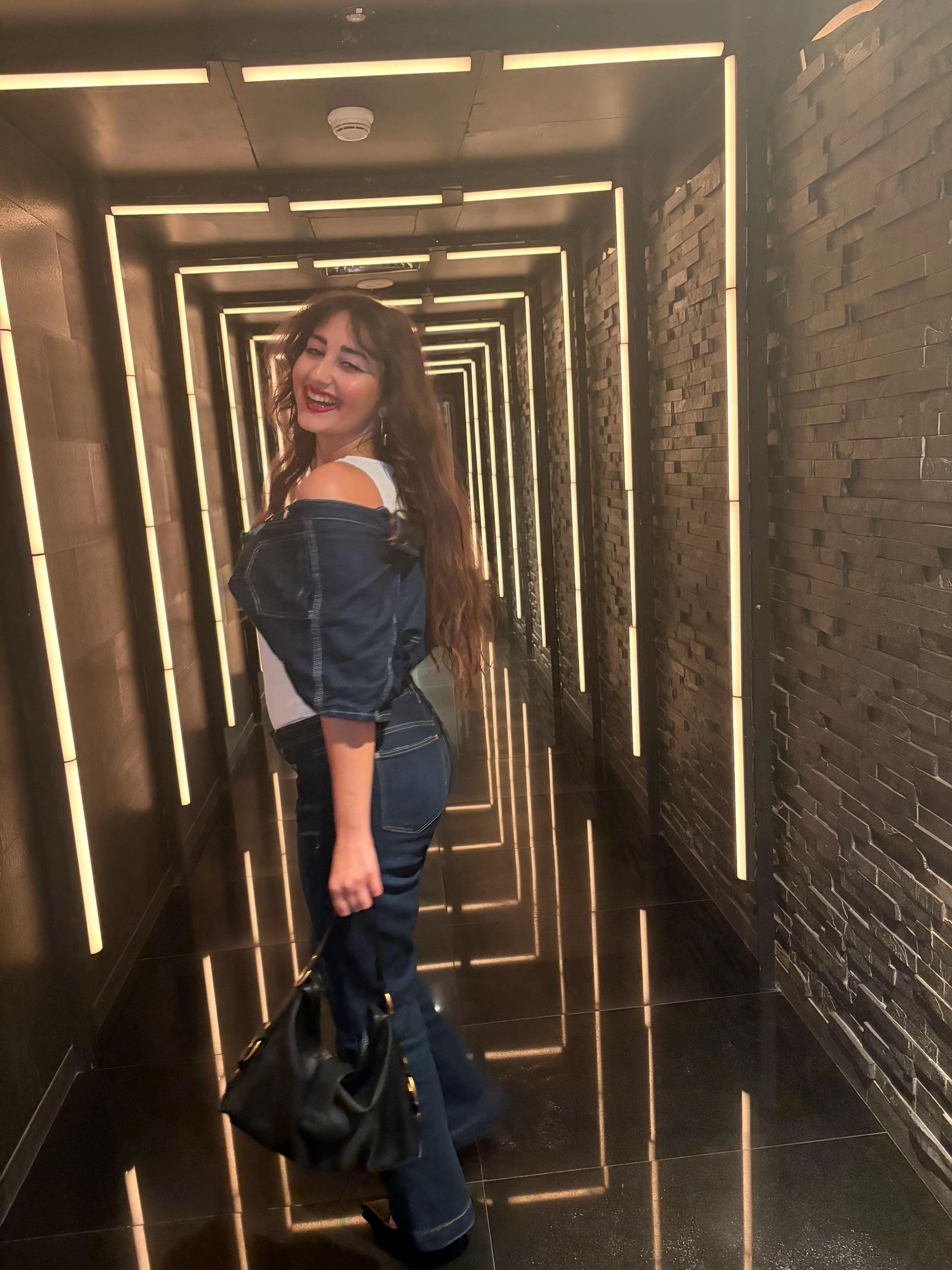 Post 4 by Laura on TikTok (video)