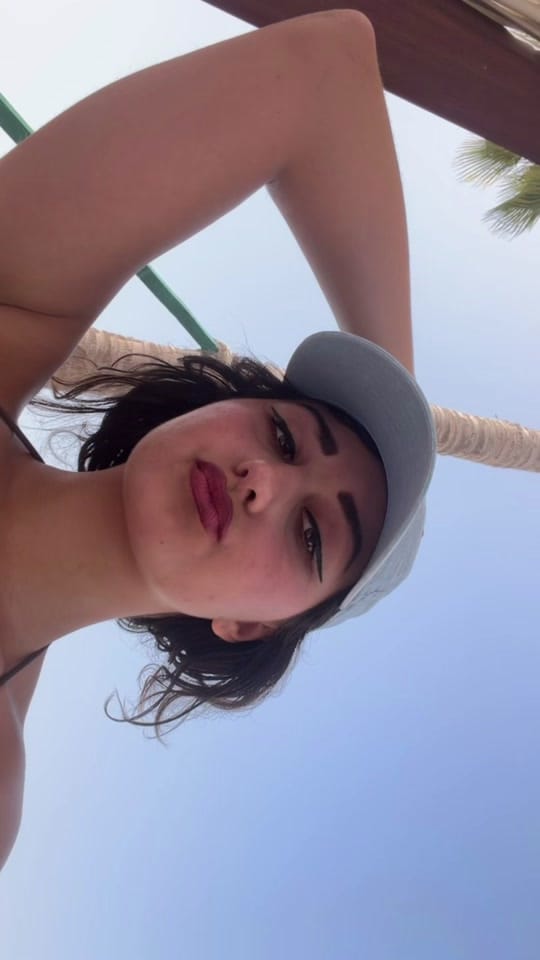 Post 1 by Laura on TikTok (video)