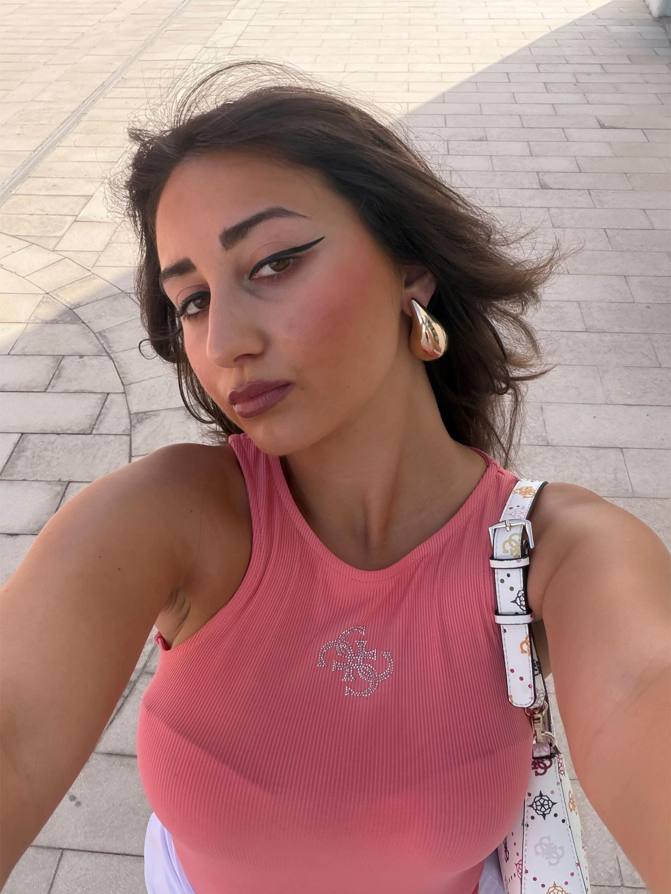 Post 8 by Laura on TikTok (video)