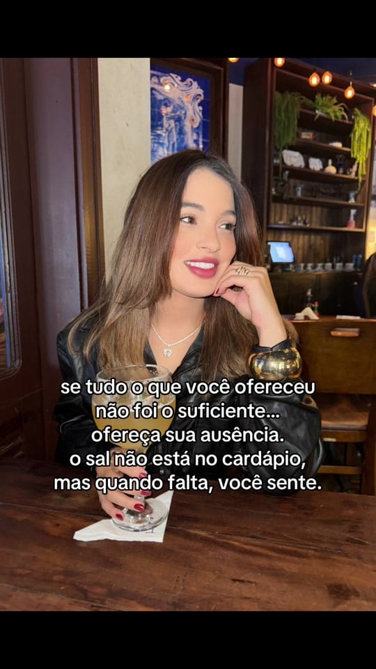 Post 4 by Letícia Leone on TikTok (video)