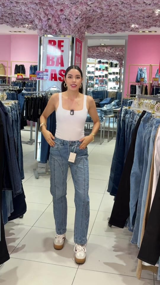 Post 3 by Savi Jeans on TikTok (video)