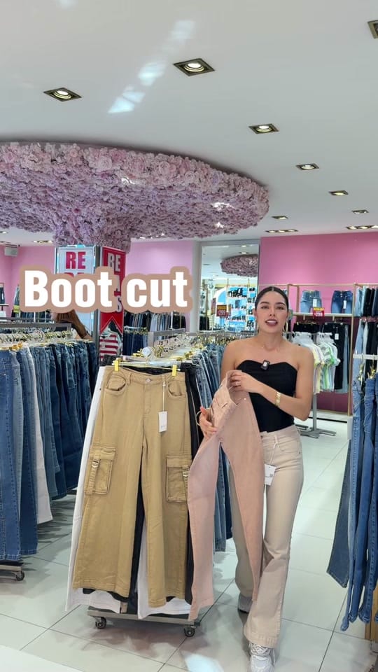 Post 5 by Savi Jeans on TikTok (video)