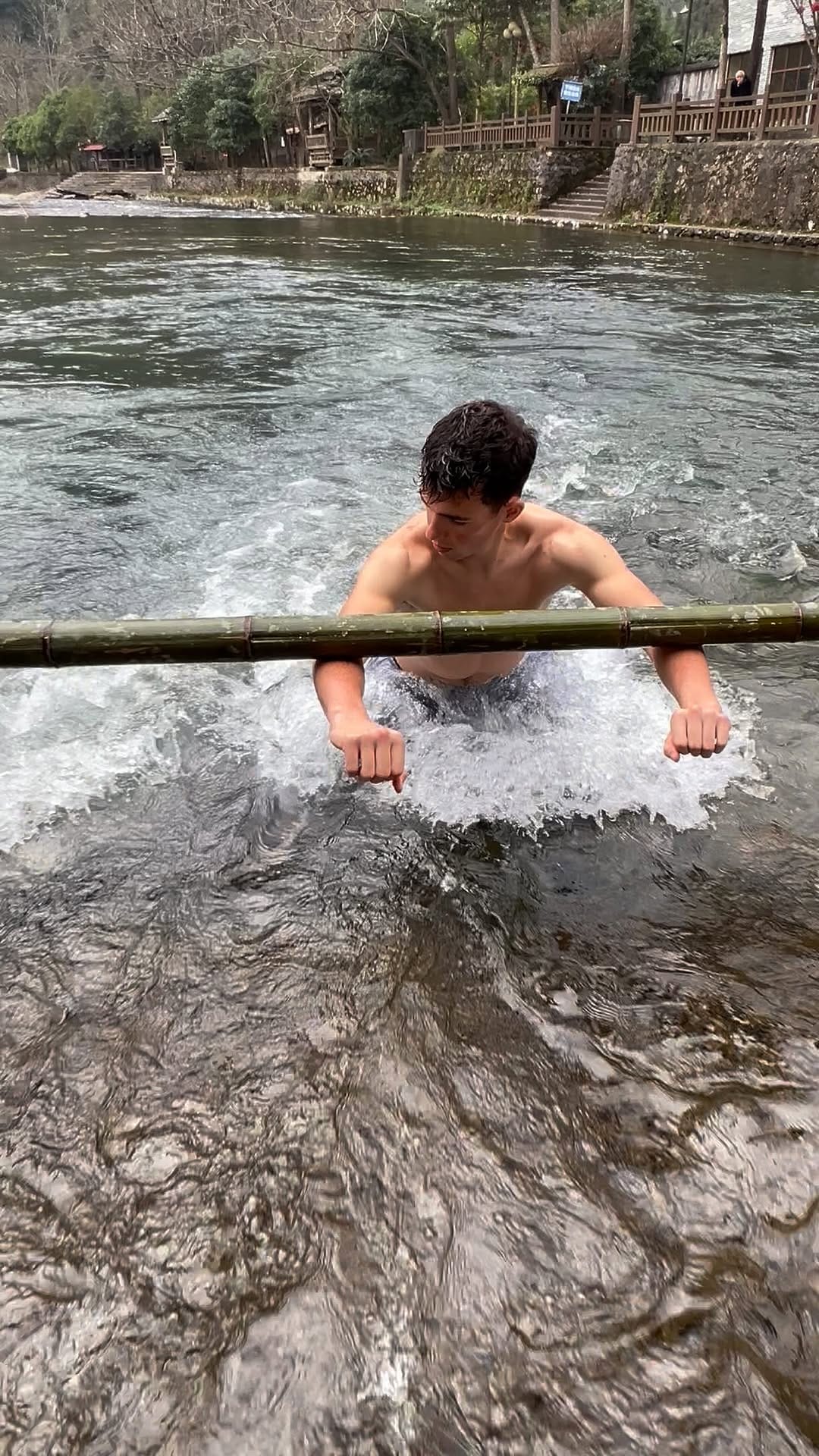 Post 10 by Sacha Wenk on Instagram (video)