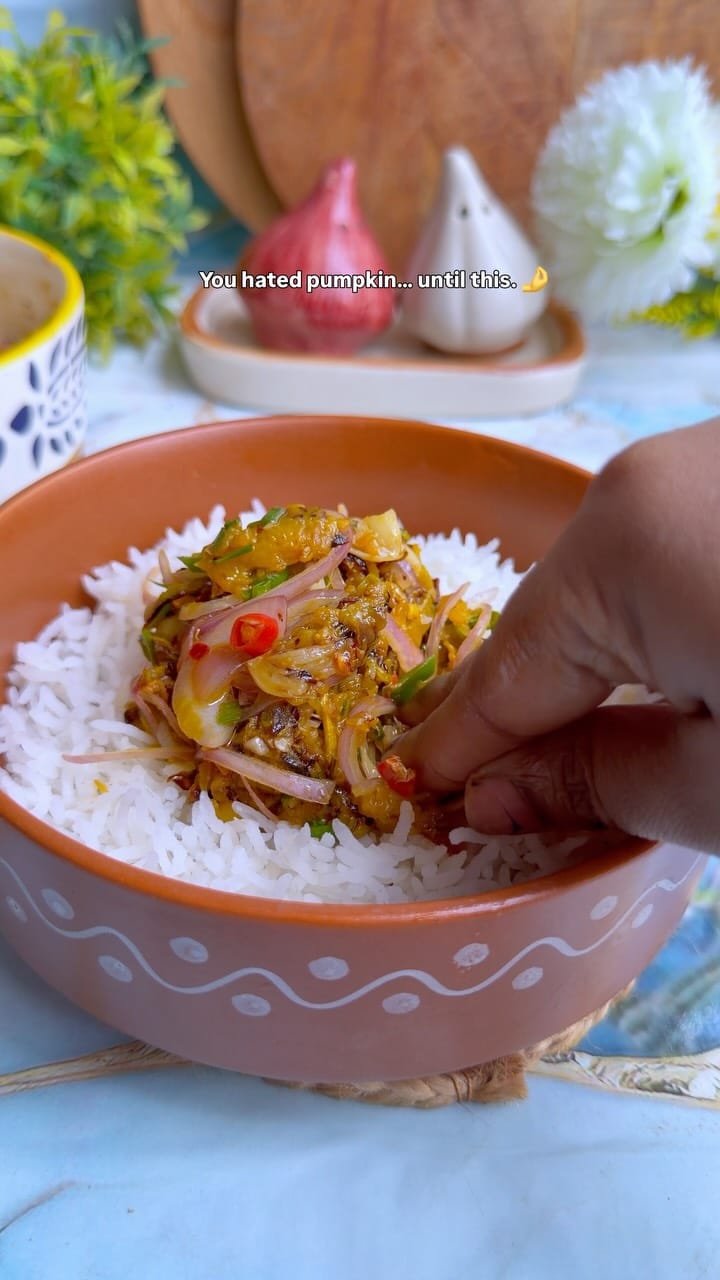 Post 5 by Riya | Kolkata Food Blogger | Home Chef on Instagram (video)