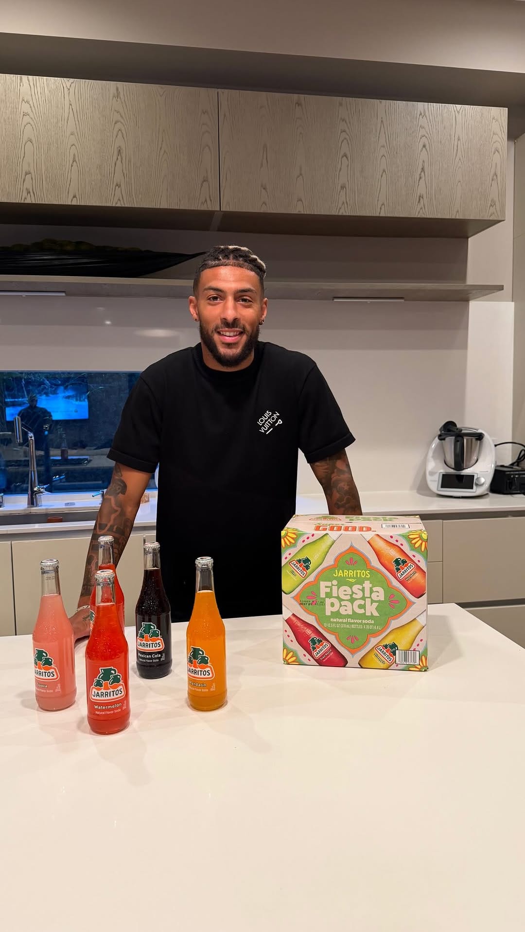 Post 6 by Jarritos on Instagram (video)