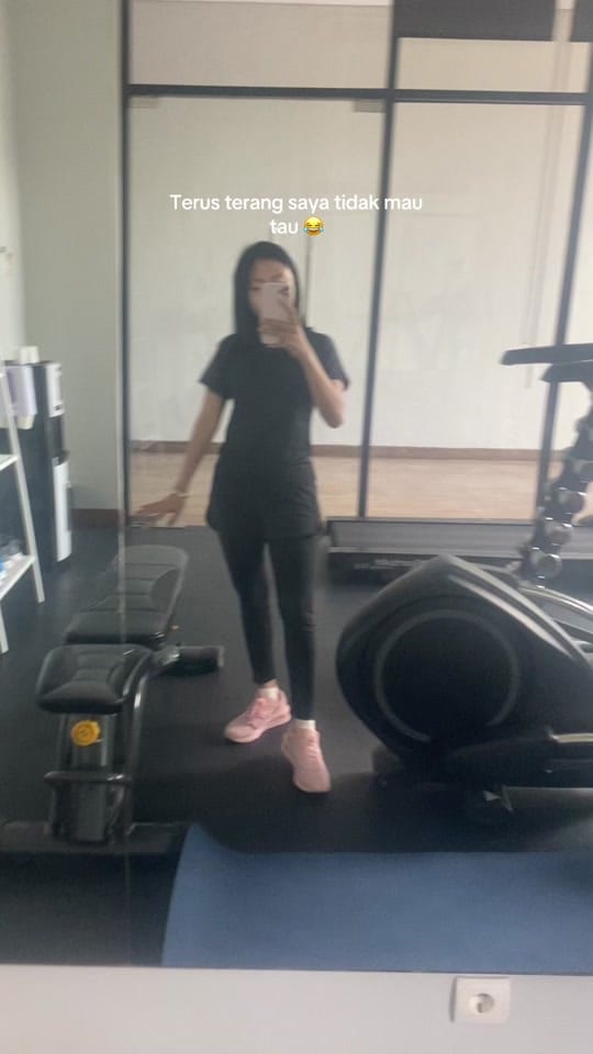 Post 8 by Qweenofficial on TikTok (video)