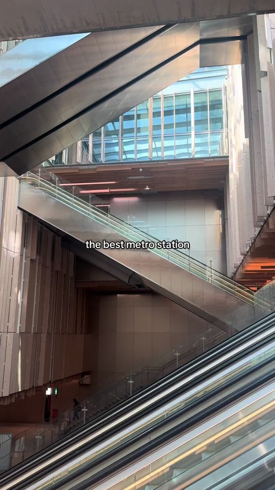 Post 2 by Y on TikTok (video)
