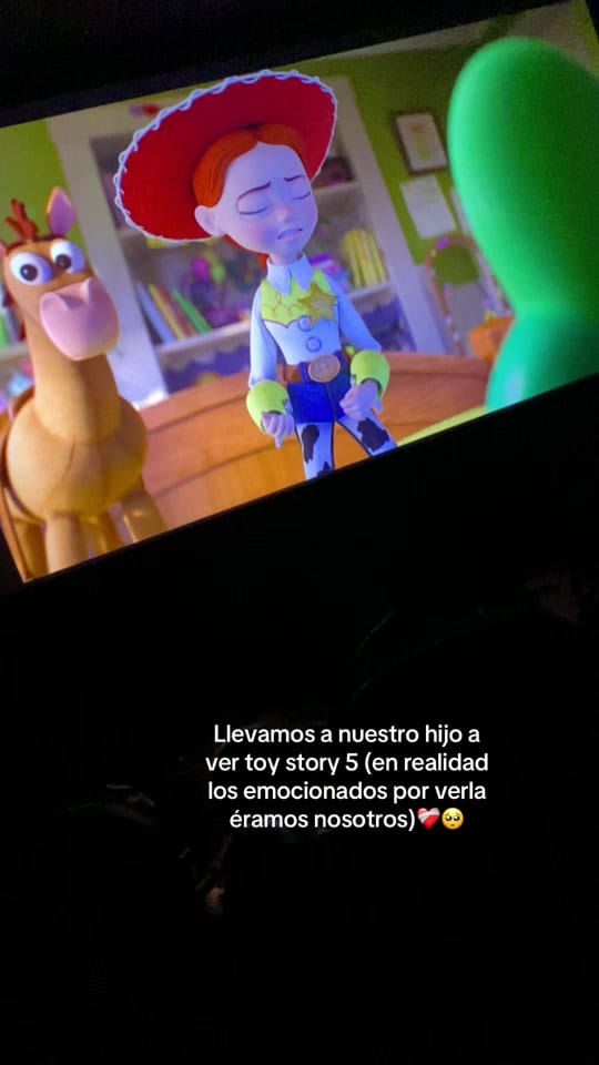 Post 1 by Adriana Espinosa outfits on TikTok (video)