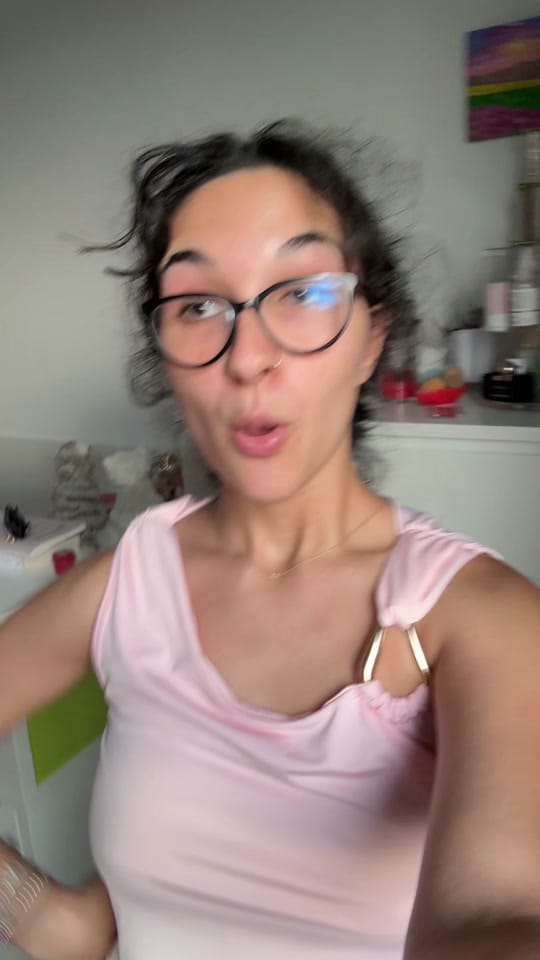 Post 7 by ele on TikTok (video)