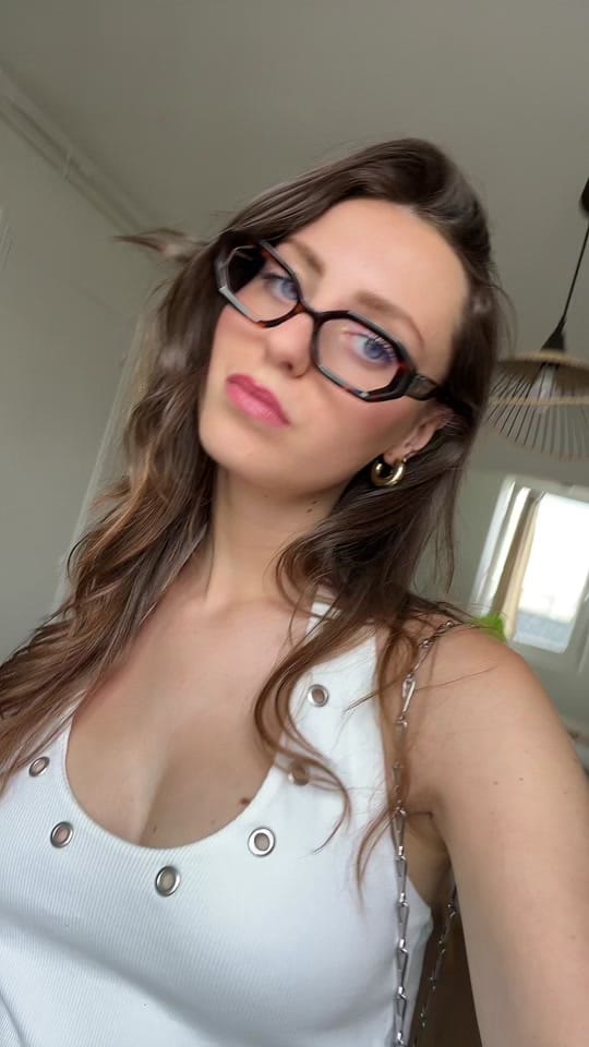 Post 6 by Clara Gki on TikTok (video)