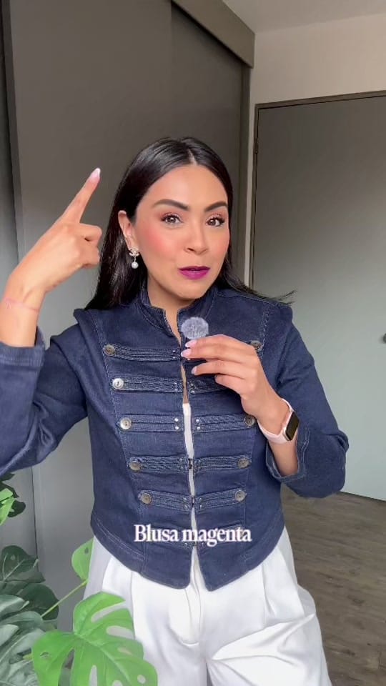 Post 5 by Arianna Cortés on TikTok (video)