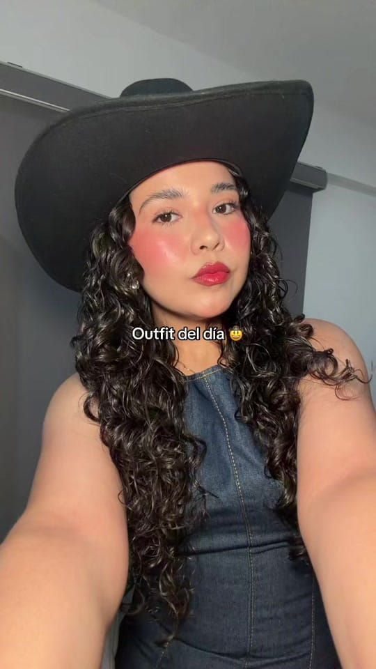 Post 6 by Angie Castillo 🎀💋 on TikTok (video)