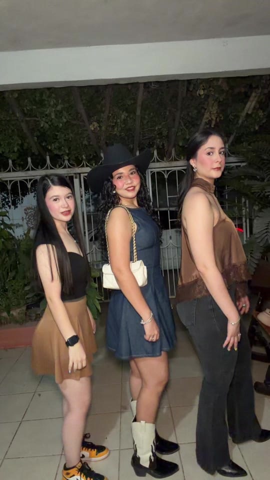 Post 4 by Angie Castillo 🎀💋 on TikTok (video)