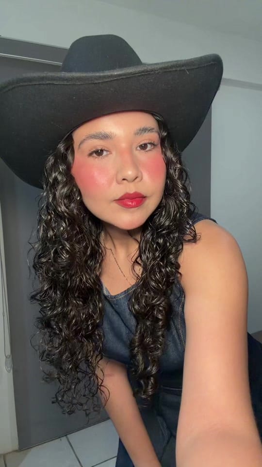 Post 5 by Angie Castillo 🎀💋 on TikTok (video)