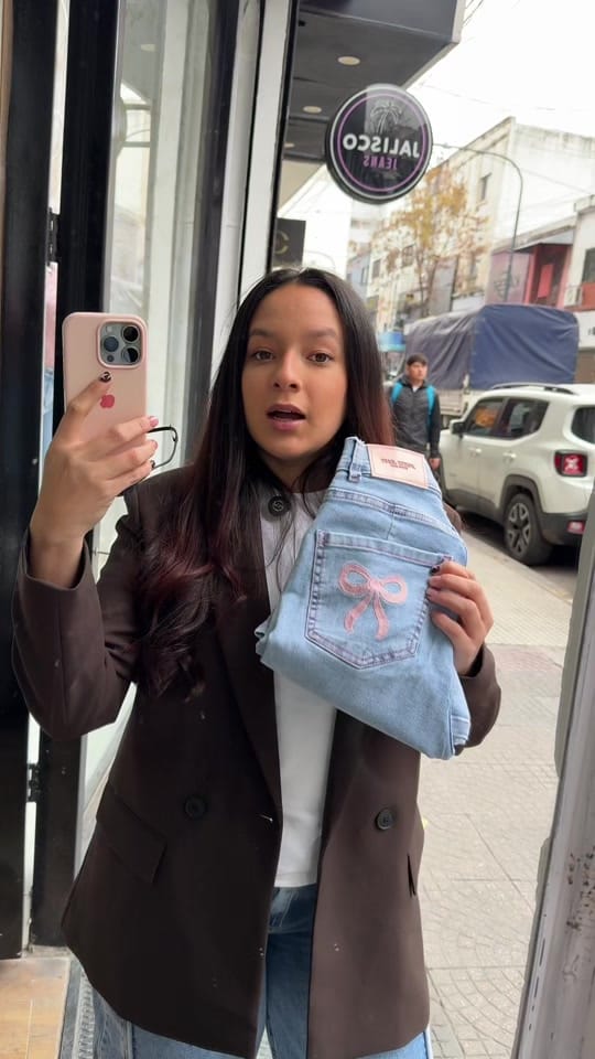 Post 8 by jaliscojeans on TikTok (video)
