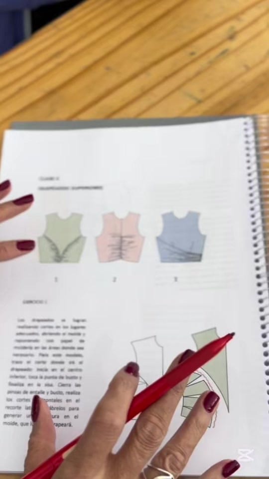Post 1 by VanguardiaClaure FashionSchool on TikTok (video)