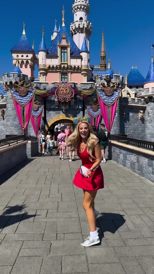 Post 2 by Paris Regan on TikTok (video)