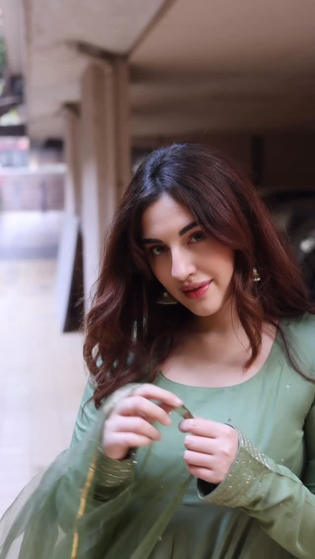 Post 5 by Samreen on Instagram (video)