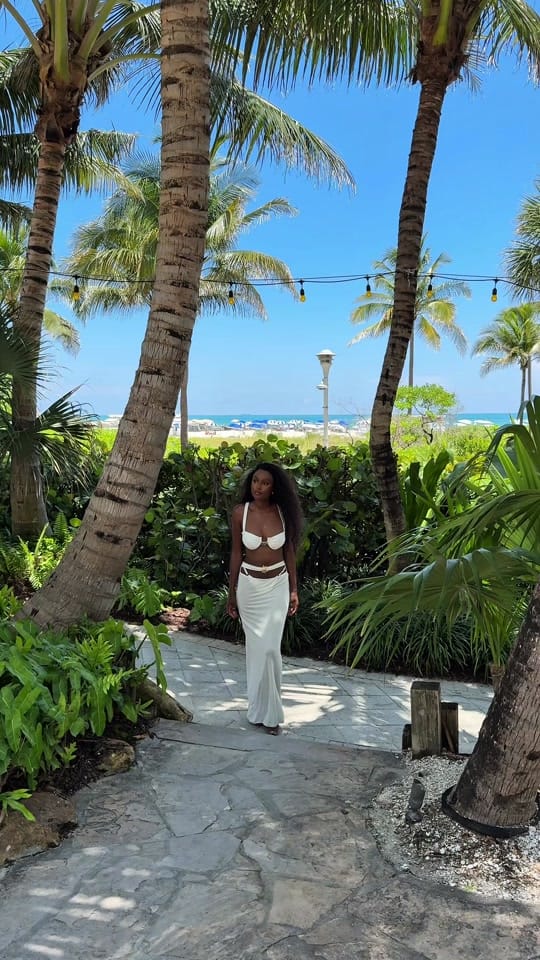 Post 1 by Célinette🖤 on TikTok (video)