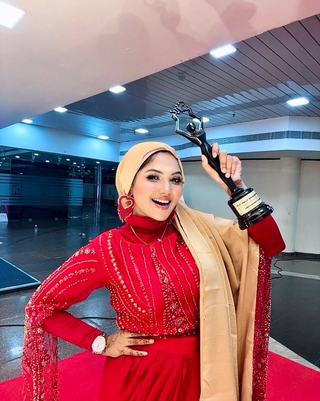 Post 9 by Ziba Shirin Shaikh | Hijabi Content Creator| @suntv ACTOR on Instagram (carousel)