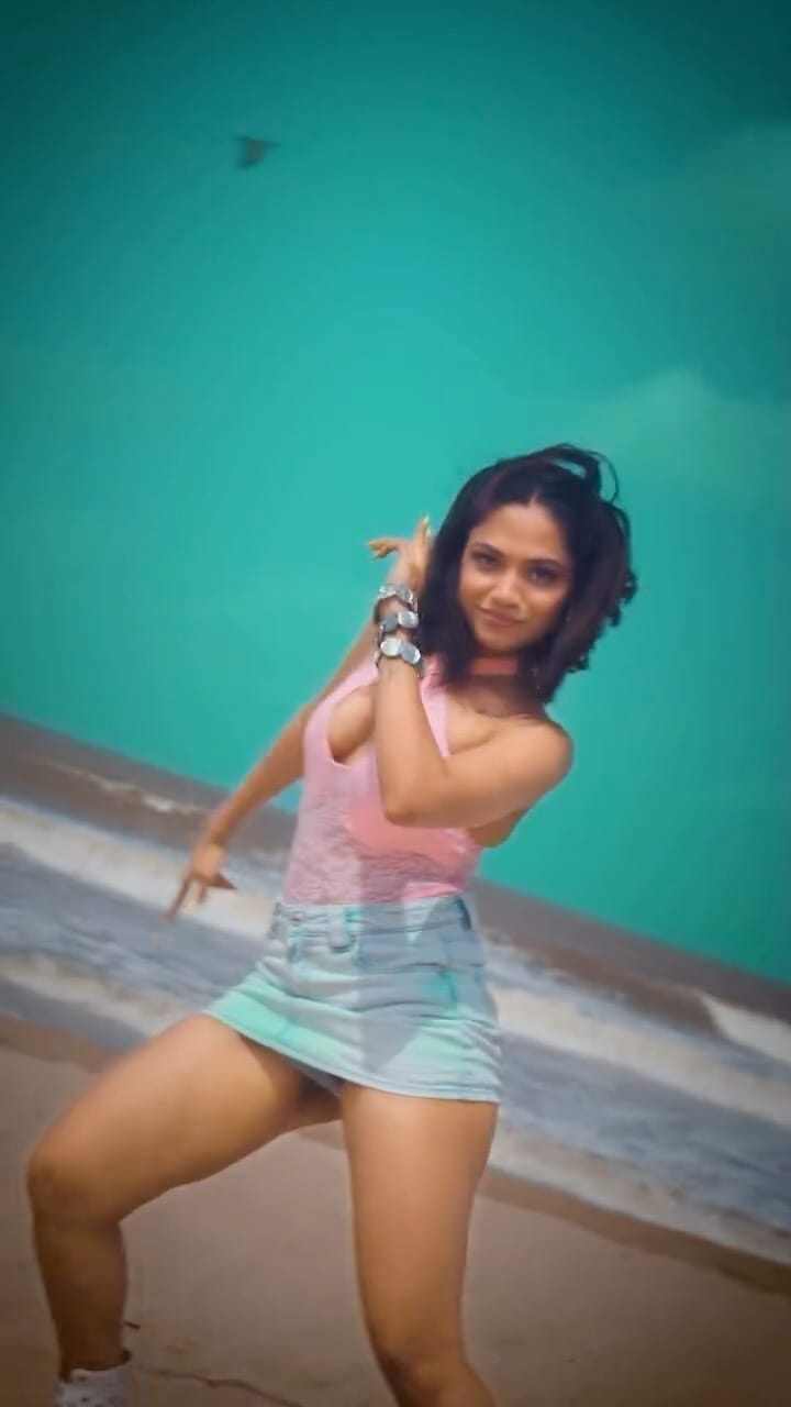 Post 4 by Sonali Bhadauria (LiveToDance) on Instagram (video)