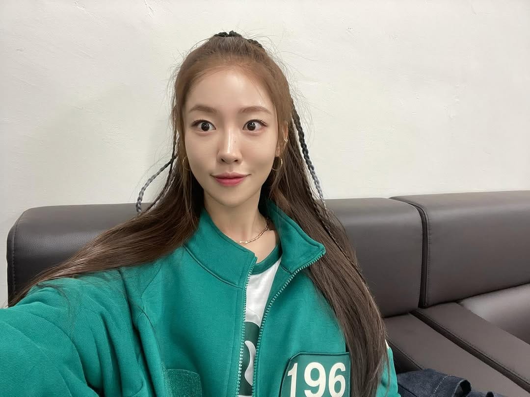 Post 10 by 송지우 on Instagram (carousel)