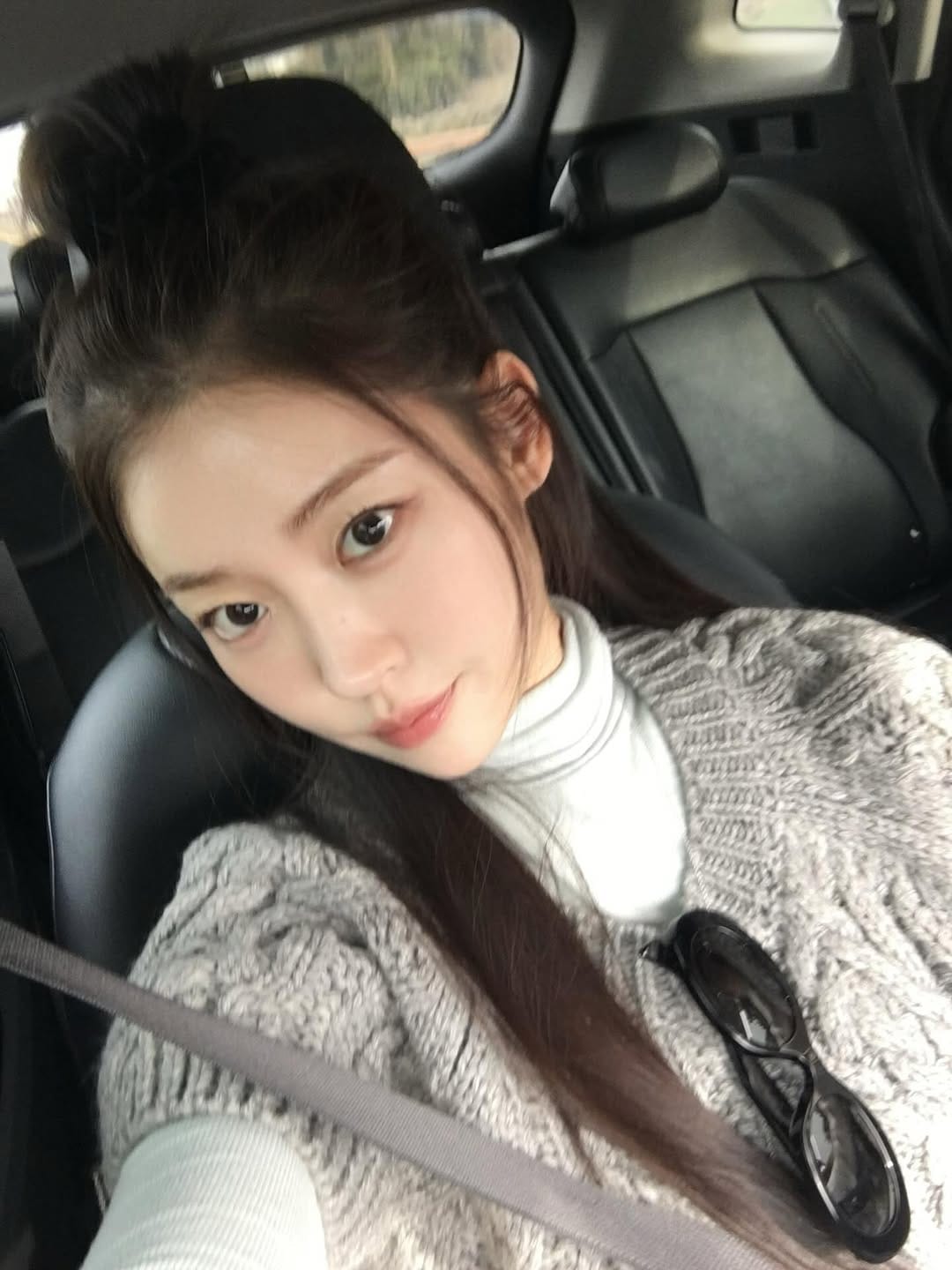 Post 7 by 송지우 on Instagram (carousel)