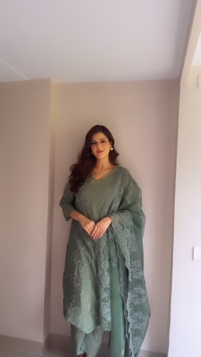 Post 2 by Isha Rikhi on Instagram (video)