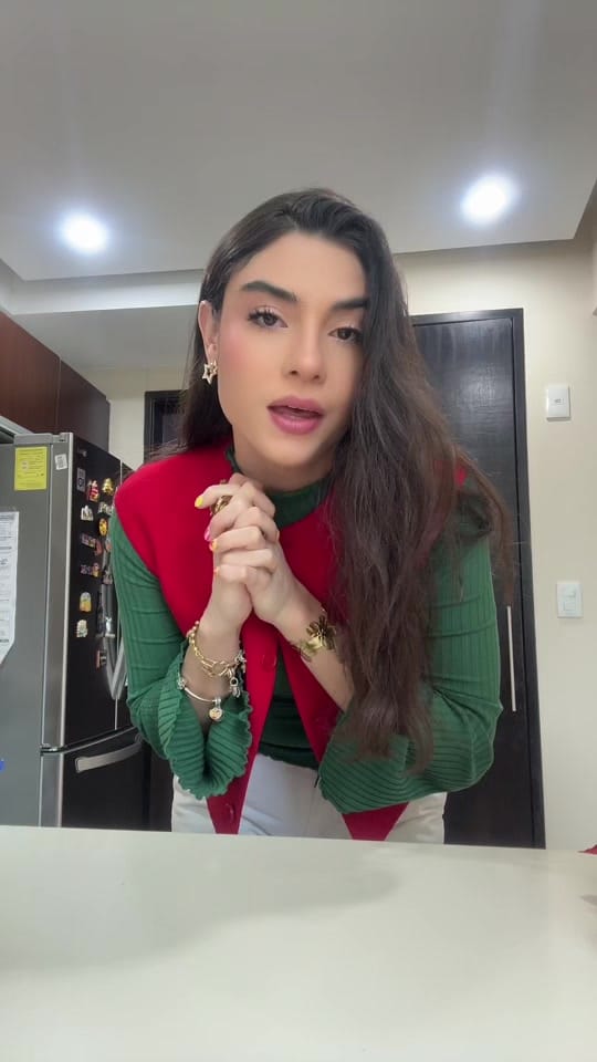 Post 2 by Estefy on TikTok (video)