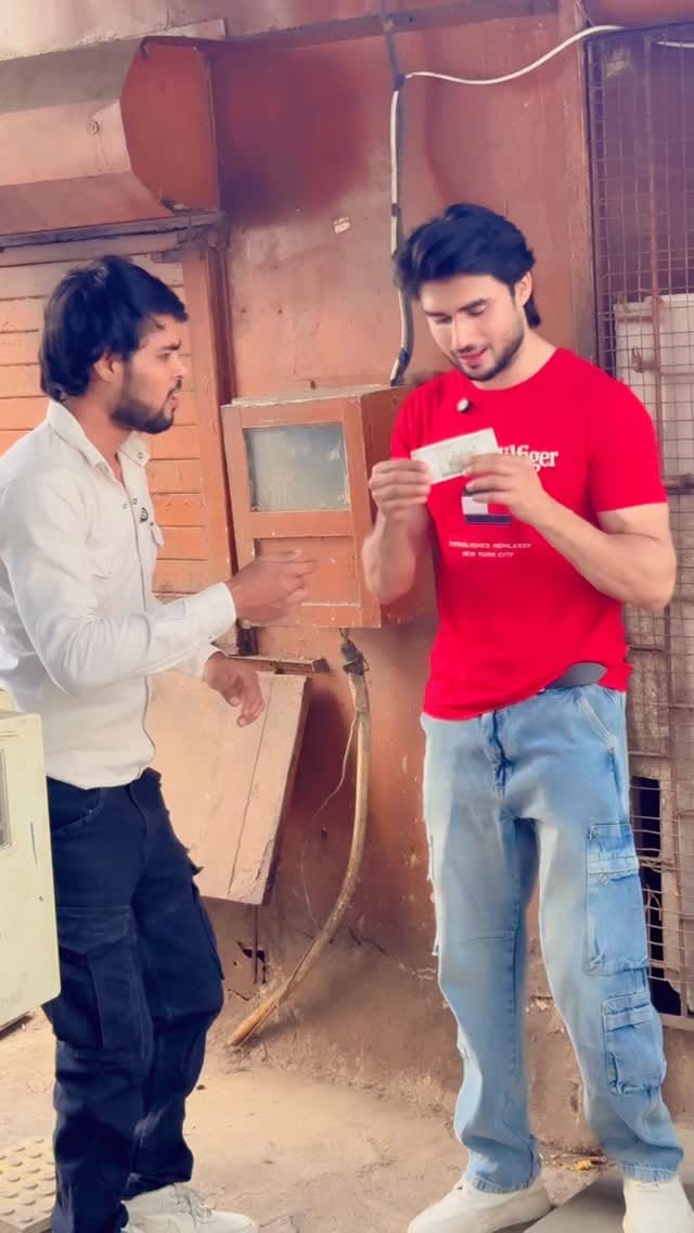 Post 3 by Sameer Khan on Instagram (video)