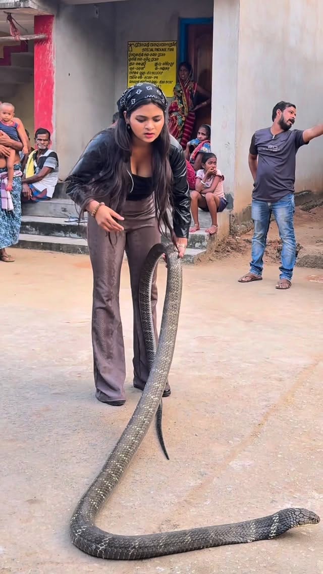 Post 7 by 𝓢𝓪𝓱𝓲𝓫𝓪 𝓜𝓮𝓽𝓪𝓷𝓰𝓮 on Instagram (video)