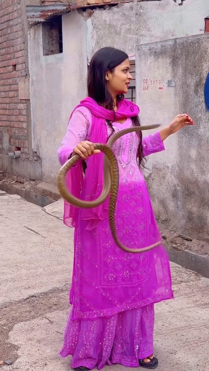Post 4 by 𝓢𝓪𝓱𝓲𝓫𝓪 𝓜𝓮𝓽𝓪𝓷𝓰𝓮 on Instagram (video)