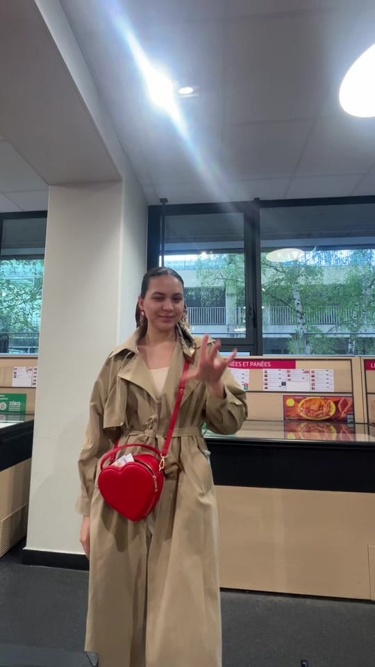 Post 6 by Ester Melo 🇫🇷 on TikTok (video)